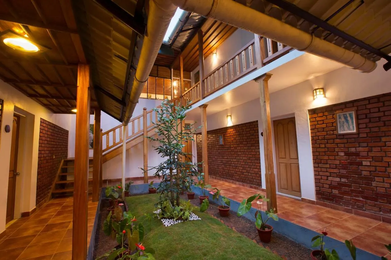 *** Hotel Bracknell Forest Munnar India